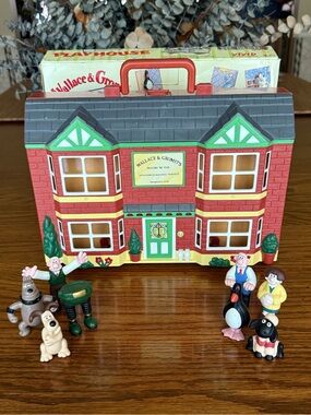 Wallace & Gromit West Wallaby Street Playhouse & figurines